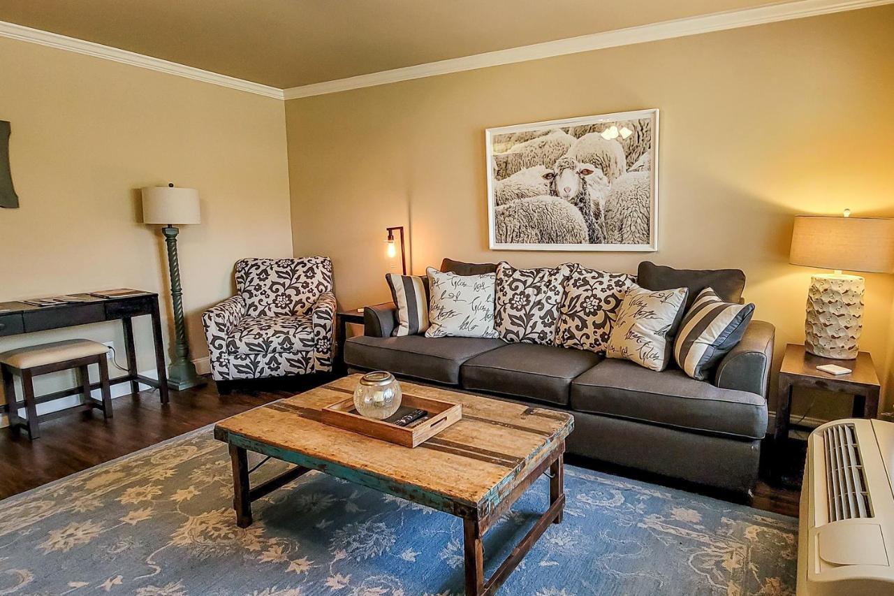 Little River Loft & Riverfront Gem タウンゼンド 部屋 写真