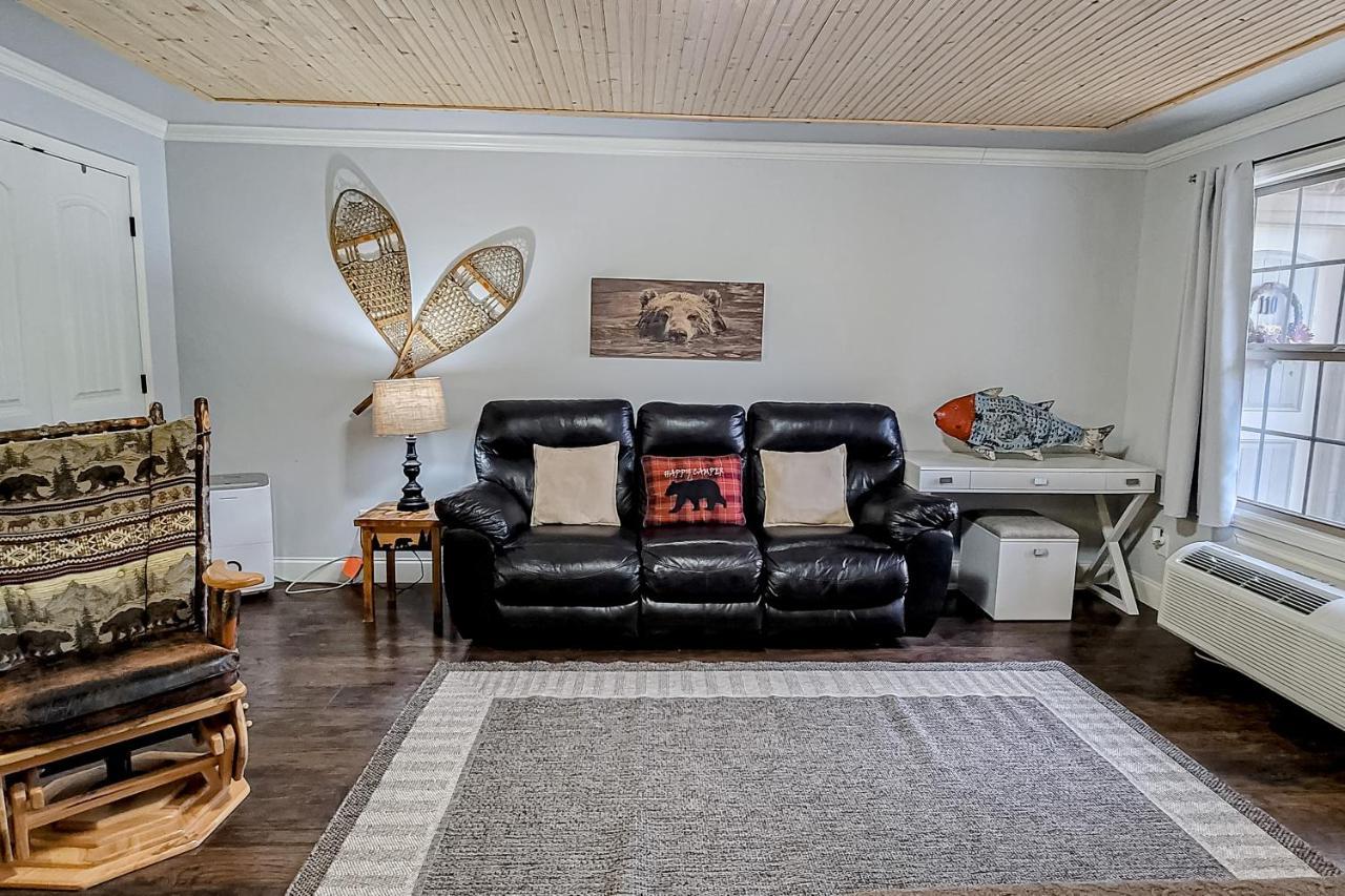 Little River Loft & Riverfront Gem タウンゼンド 部屋 写真