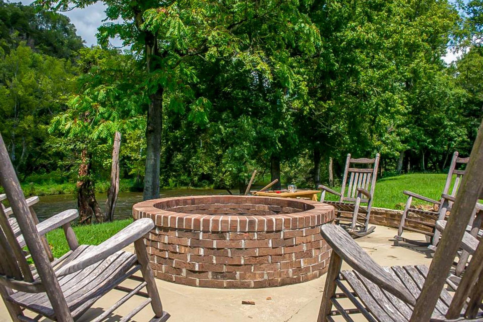 Little River Loft & Riverfront Gem タウンゼンド 部屋 写真