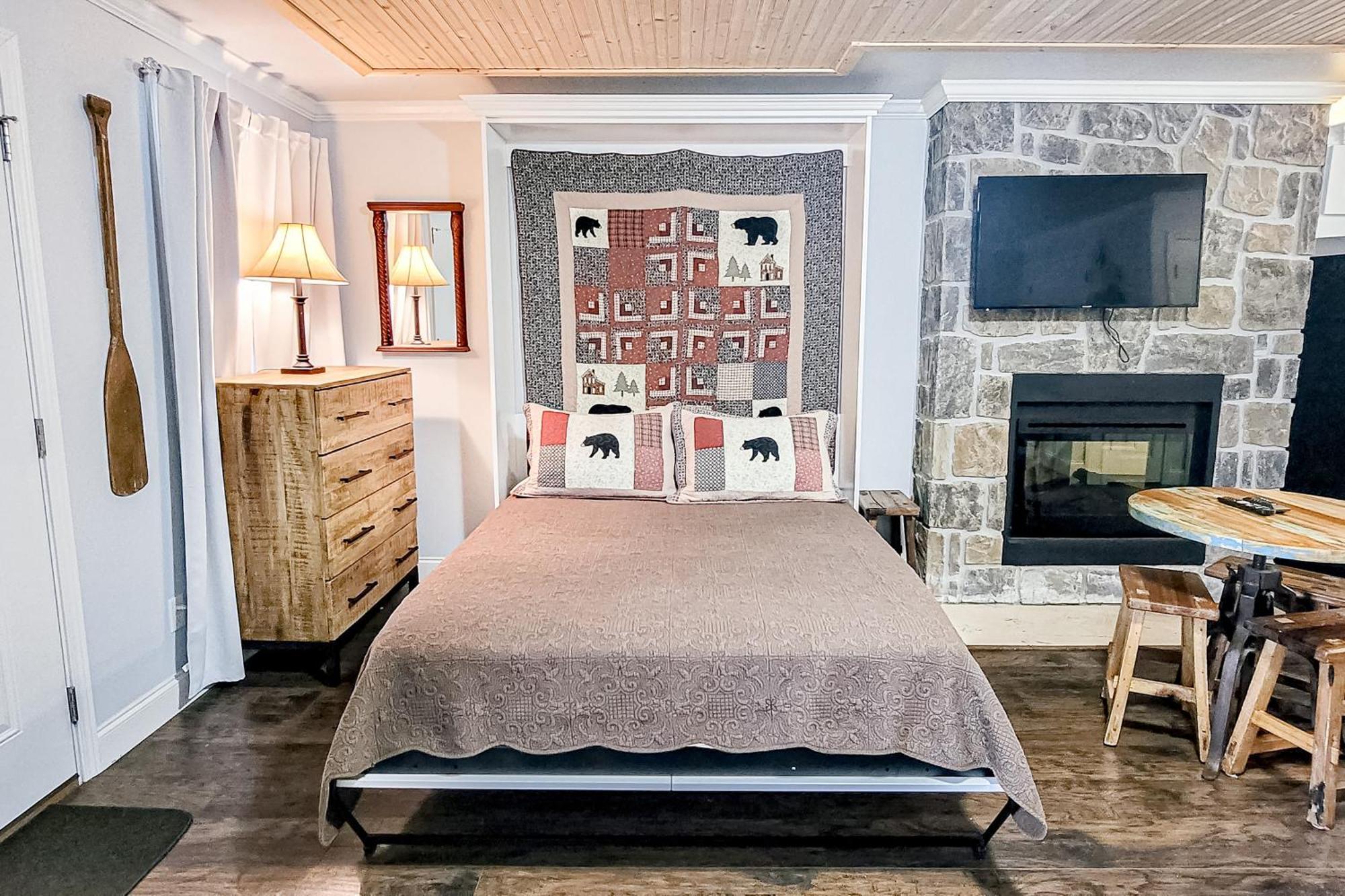 Little River Loft & Riverfront Gem タウンゼンド 部屋 写真