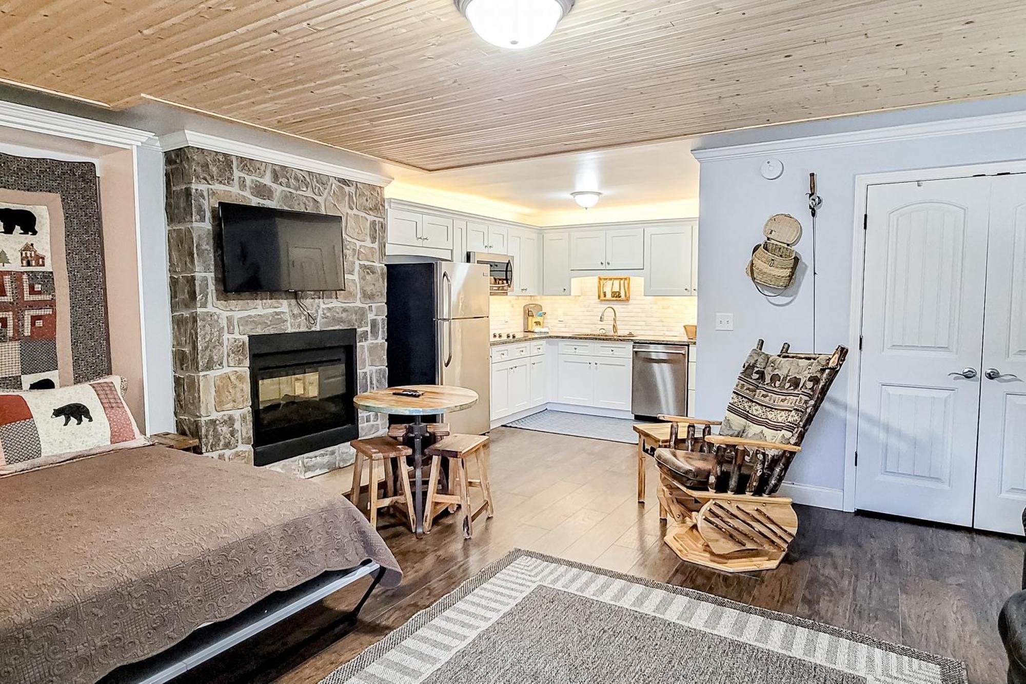Little River Loft & Riverfront Gem タウンゼンド 部屋 写真