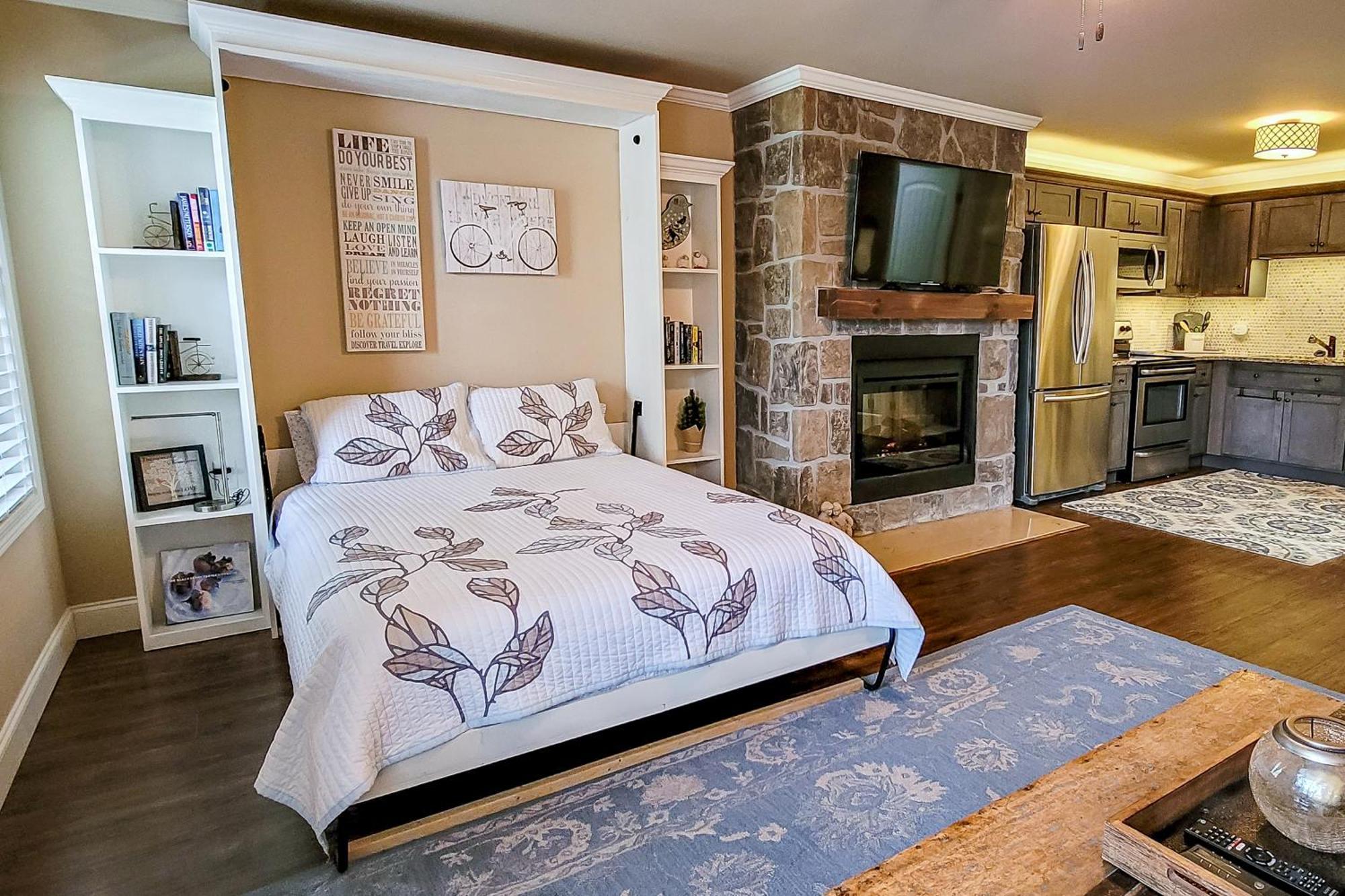 Little River Loft & Riverfront Gem タウンゼンド 部屋 写真